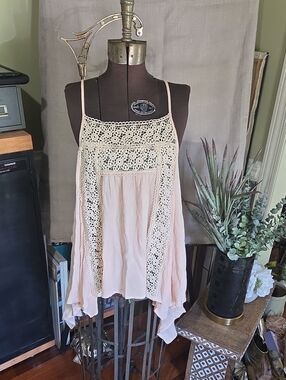 Sleeveless Gauzey Crochet-Trim Pink Halter Top M